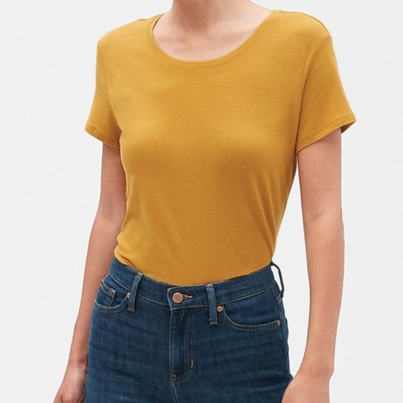 Banana Republic Tops - BANANA REPUBLIC Timeless Crew-Neck T-Shirt